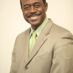 Individual Medical Award (l to r): Anthony Russell, Sales Representative, Centreville Branch accepting the Individual Medical Award from Philip Smallwood, Director of Sales, Agency Services.